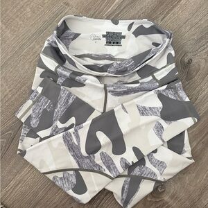 ZYIA Active Camouflage Gray Cropped Leggings